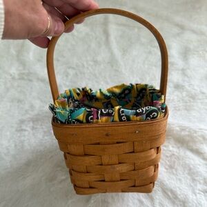 Longaberger Handcrafted Basket with Multicolor Lining VINTAGE
